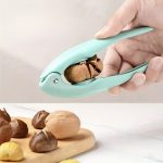 Green chestnut opening tool